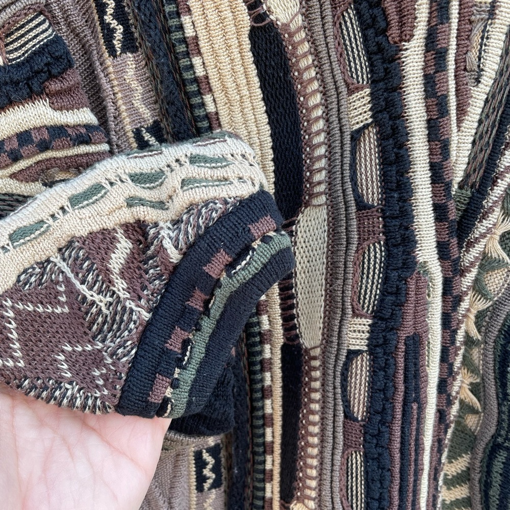 SOLD🔥Vintage TUNDRA “Coogi-Style” Pullover, Size XL - Picture 6 of 6